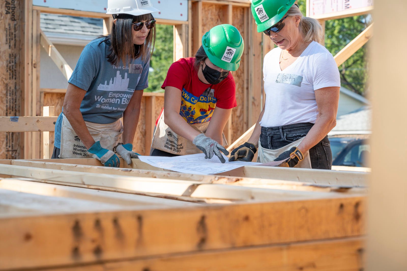 women build construction