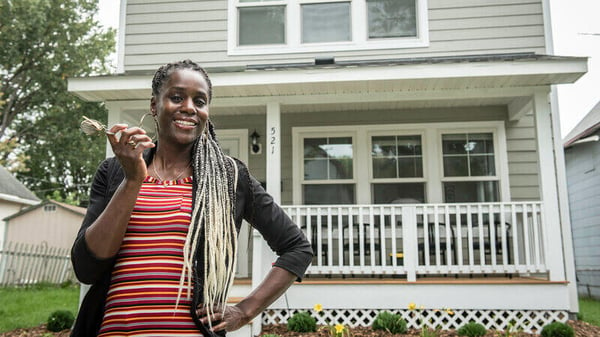 LeAndra holding the keys to the home she bought with Twin Cities Habitat in 2019.