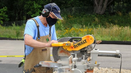 Volunteer - Sawing with Mask