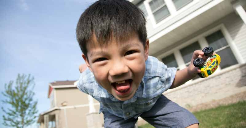 2022_06_Kid playing outside of house