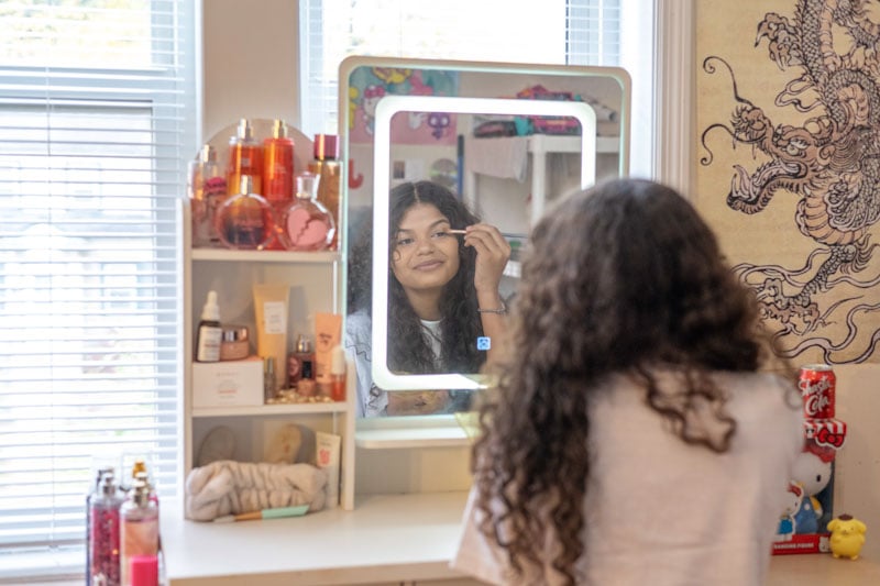 James daughter puts on makeup