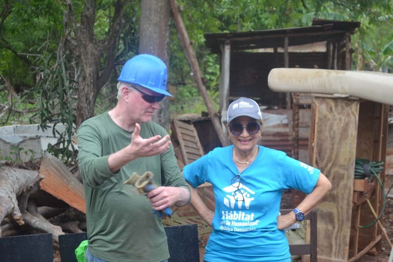 Two people talking while volunteering in the Dominican Republic