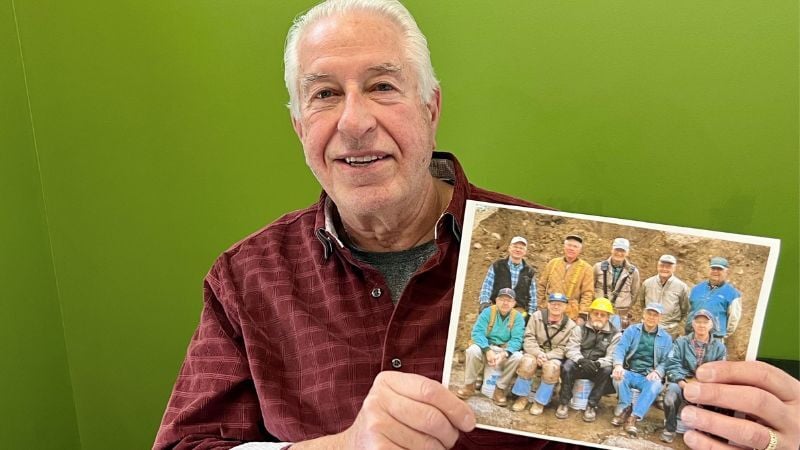 Ron Kuhn with Buds Bunch photo 800 x 450