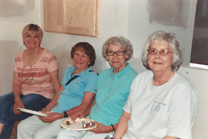 Jan enjoying lunch with other Holy Hammers volunteers.