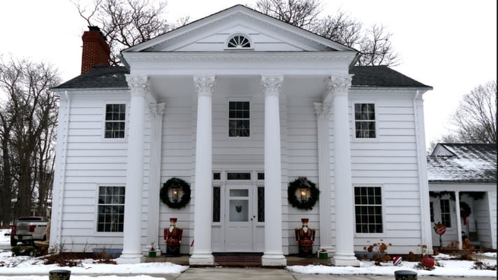The white Vita Huset house.