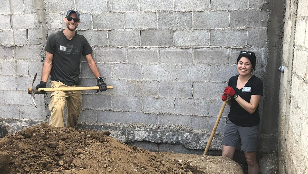 Guatemala Global Village volunteers digging trenches