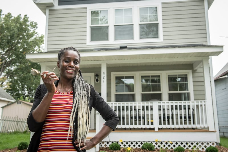 LeAndra with her keys outside her Habitat home.