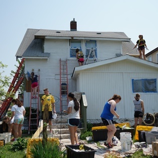 Service and School Go Together for Habitat Student Volunteers