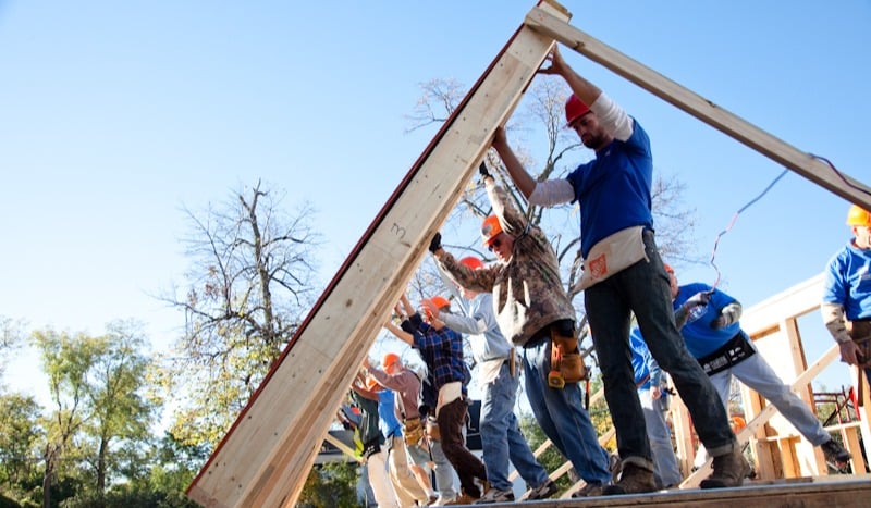 Volunteers raise a wall together at the 2010 Carter Work Project