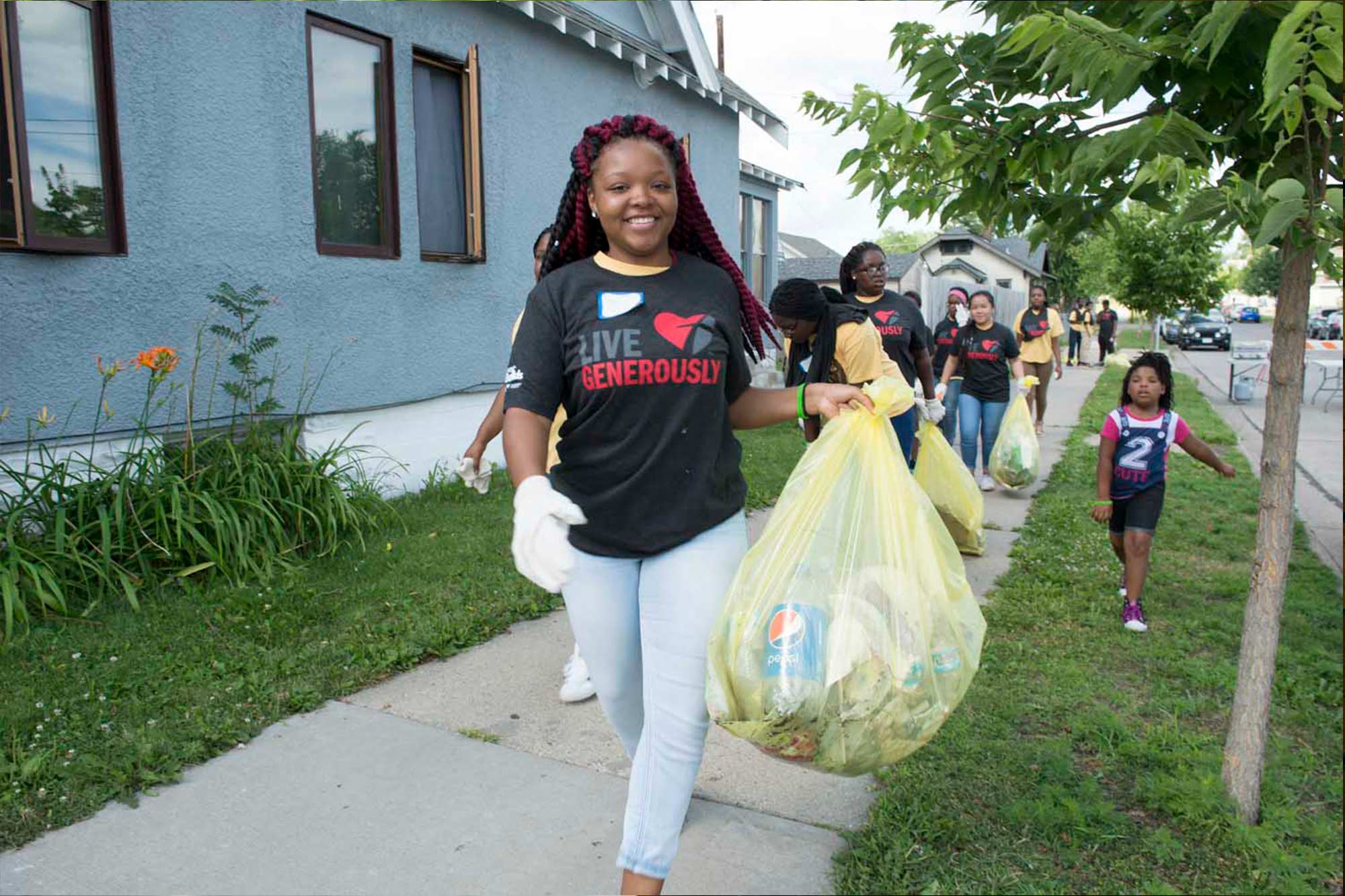 Jordan week of kindness participant carrying a bag of trash