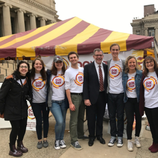 U of M Students have fun raising funds for Habitat at 60K Day