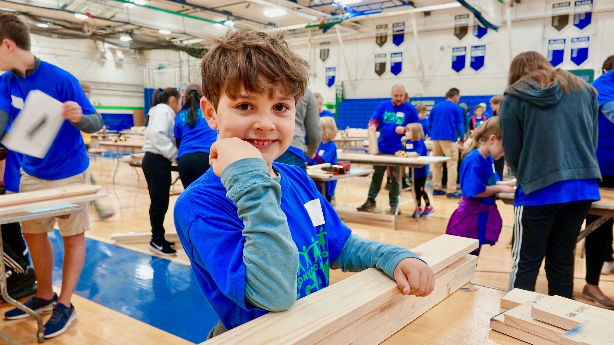 Blake School students build boxes & community