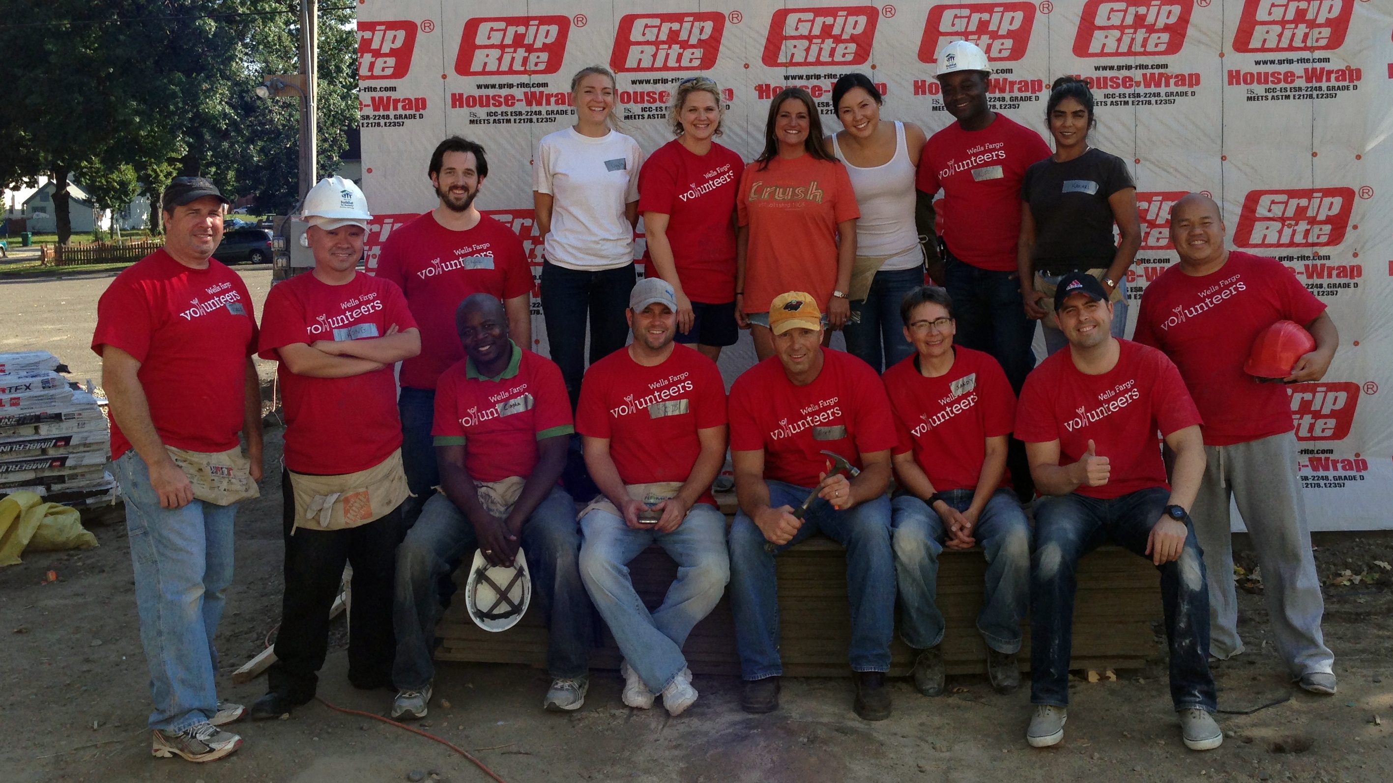 Wells Fargo volunteer group on Habitat site