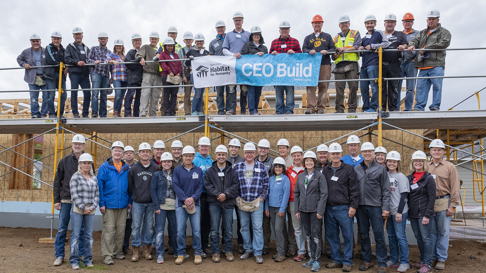 Walz, Carter, and corporate execs swing hammers at CEO Build